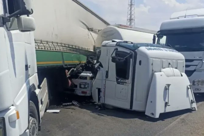 Gaziantep'te maddi hasarlı kaza ulaşımı aksattı