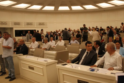 Büyükşehir meclisinde istifa resti