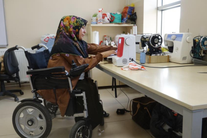 Yaşadığı zorlukları ve engelini giyim kursu sayesinde aşıyor
