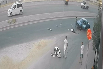 Motosiklet, ters yönden gelen otomobil ile kafa kafaya çarpıştı: 2 yaralı