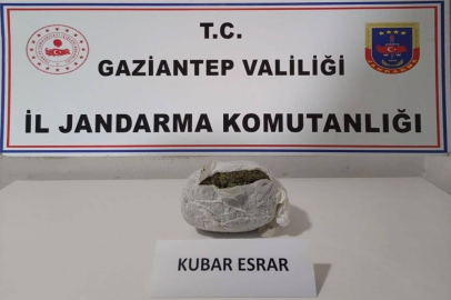 Yolcu otobüsündeki valizde 1,5 kilo esrar ele geçirildi