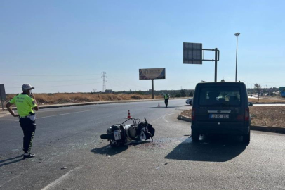 Kilis'te motosiklet ile hafif ticari araç çarpıştı: 1'i ağır 2 yaralı