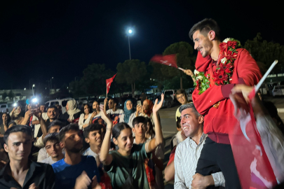 Milli tekvandocu Bozteke, davullarla karşılandı