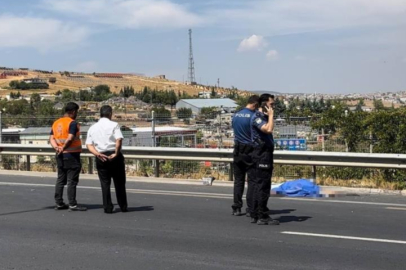 Bariyerlere çarparak savrulan motosikletli hayatını kaybetti
