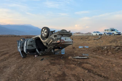 Gaziantep’te çarpışan 2 otomobilden biri takla attı: 4 yaralı