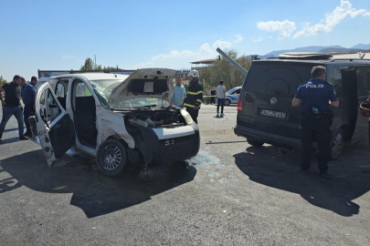 Gaziantep'te hafif ticari araç ile minibüs çarpıştı: 4 yaralı