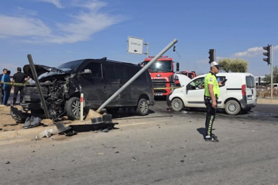 Gaziantep'te 4 kişinin yaralandığı kaza güvenlik kamerasında