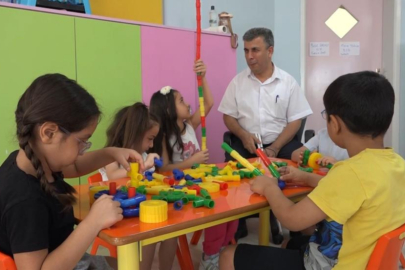 Görme engelli okul müdürü azmiyle örnek oluyor