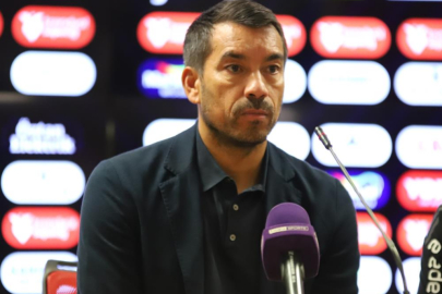 Bronckhorst: "Savaştık, mücadele ettik ama son dakika golüyle berabere kaldık"