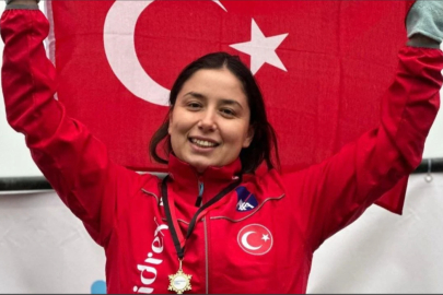 Milli yüzücüden büyük başarı!