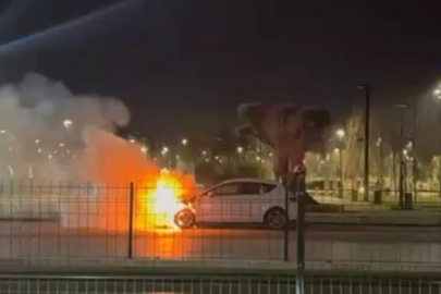 Gaziantep'te seyir halindeki araç yandı