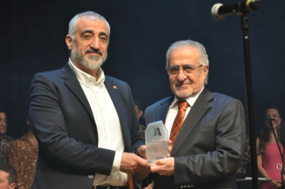 Kızılaslan'dan Hüsamettin Subaşı’na plaket