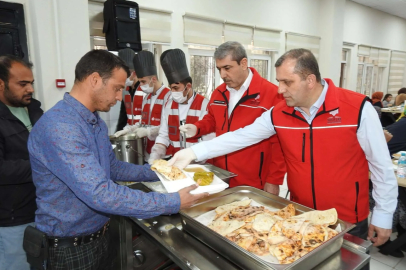 Vakıflar Bölge Müdürlüğü'nden Günde 3 Bin Kişiye İftar!