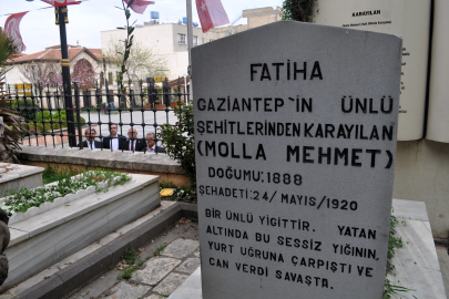 ŞEHİT ŞAHİNBEY VE MOLLA MEHMET KARAYILAN MEZARI BAŞINDA ANILDI