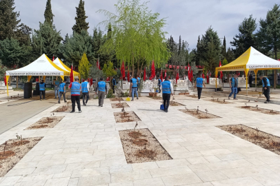 Gaziantep’te Denetimli Serbestlik Yükümlülerinden Şehitliklerde Bayram Temizliği