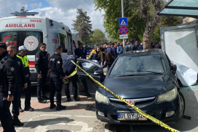 Gaziantep’te Kontrolden Çıkan Otomobil Durağa Çarptı