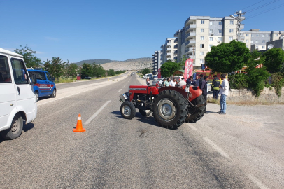 Gaziantep'te Traktör ile Araç Çarpıştı