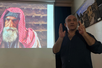 Özdemir:  “FOTOĞRAF SADECE SERGİLENMEZ, AYNI ZAMANDA OKUNUR”