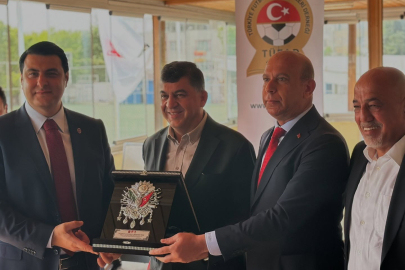 Şehitkamil’de Sürpriz Plaket Töreni