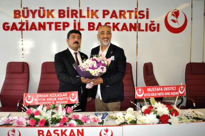 ŞEHİTKAMİL İLÇE BAŞKANI KARADUMAN GÜVEN TAZELEDİ 