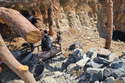 Kaçak krom madeni çıkaran 3 şahıs suçüstü yakalandı