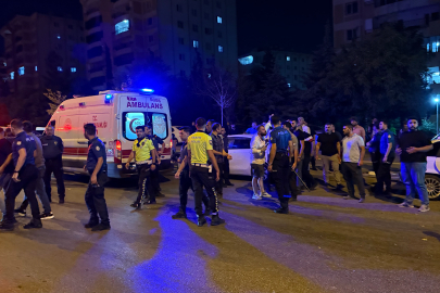Gaziantep'te 3 otomobilin karıştığı kazada ortalık savaş alanına döndü: 6 yaralı, 12 gözaltı