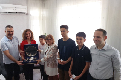 Fatma Şahin'den YKS Birincisine Altın Ödülü