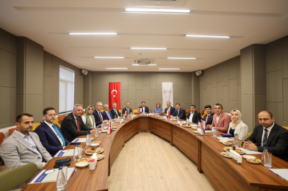 Bakan Tunç, Gaziantep'te hizmet veren örnek merkezlerde incelemelerde bulundu