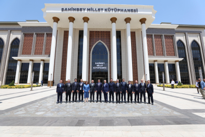Bakan Tunç'tan Şahinbey Millet Cami ve Millet Kütüphanesi'ne tam not
