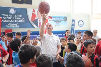 BAŞKAN TAHMAZOĞLU'NDAN YAZ SPOR OKULU ÖĞRENCİLERİNE SÜPRİZ ZİYARET