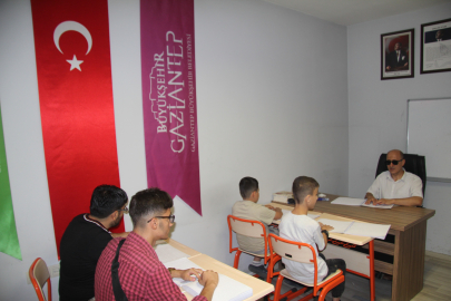 Görme engelliler, Kur'an-ı Kerim'i parmaklarının ucuyla öğreniyor
