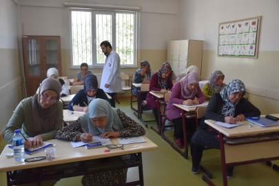 Şahinbey’de Kadınlara Okuma Yazma Umudu: Öğrenmenin Yaşı Yok