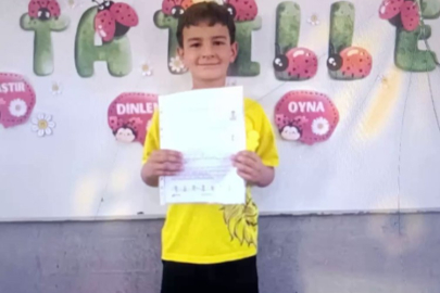 Mermer yüklü kamyon devrildi, sürücünün 7 yaşındaki oğlu hayatını kaybetti