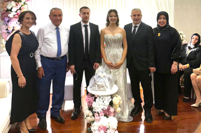 Dillere destan nişan töreni! Kaya ailesinin mutlu günü