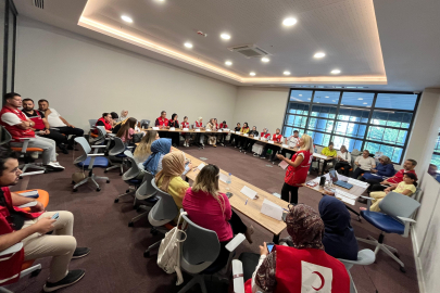 Gaziantep’te, Kızılay Genel Merkezi Sosyal Hizmetler Direktörlüğü tarafından düzenlenen “Engelsiz Yaşam Kültürü” eğitim programı gerçekleştirildi.