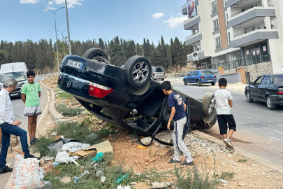 TRAFİK İŞARETİ YOK, KESKİN VİRAJDAN ARD ARDA KAZALAR TEKRARLANIYOR 
