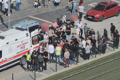 Yolun karşı tarafına geçmeye çalışan kadına motosiklet çarptı
