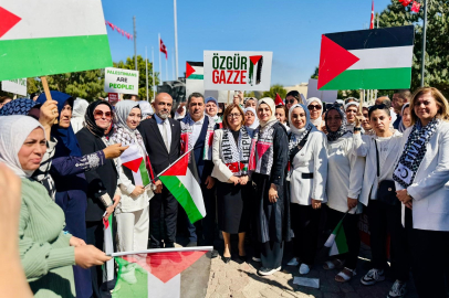 AK Parti Milletvekili Bozgeyik, "Gazze İçin Sessiz Çığlık" eylemine ailesiyle katıldı
