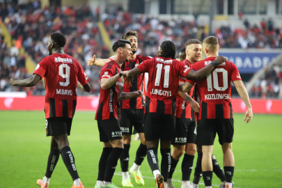  Trendyol Süper Lig: Gaziantep FK: 3 - Antalyaspor: 0 (İlk yarı)