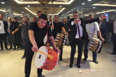 MUHTAR EROL UÇAR OĞLUNUN DÜĞÜNÜNDE TÜM MUHTARLARI BİR ARAYA GETİRDİ