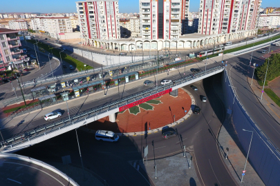 Gaziantep Büyükşehir, köprülü kavşak yatırımlarını kent genelinde sürdürüyor