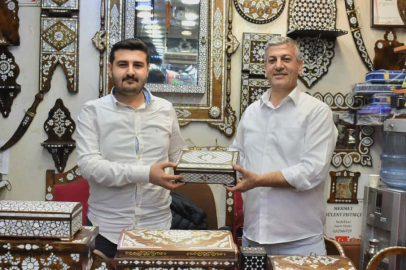 Gaziantep’te Sedef Kakma Sanatının 40 Yıllık Ustası Mehmet Fıstıkçı ve Oğlu Ali, Geleneği Geleceğe Taşıyor