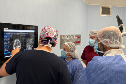 Uyanık beyin ameliyatıyla tümör alındı