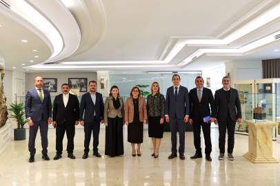 Büyükşehir Belediye Başkanı Şahin, gazete sahipleri ile bir araya geldi