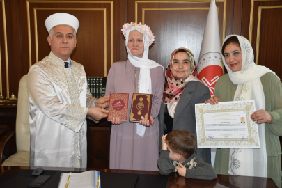  Alman kadın, Kur'an-ı Kerim'den etkilenip Müslüman oldu