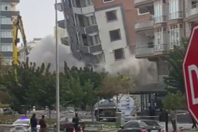 Ağır hasarlı bina yıkım sırasında korna sesiyle yerle bir oldu, facianın eşiğinden dönüldü