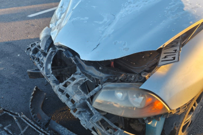  Otomobil ile kamyonet çarpıştı: 5 yaralı