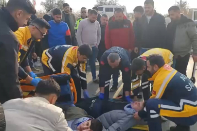 Gaziantep’te motosiklet otomobile çarptı: 2 yaralı