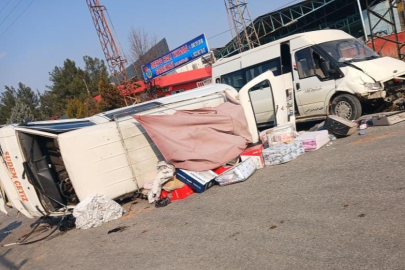 Feci Kaza Kamerada: Servis ile Panelvan Çarpıştı