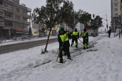 Karla Kaplı Gaziantep’te Ekipler İş Başında